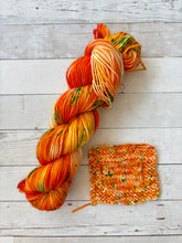 Load image into Gallery viewer, Orange Trumpet | Joxer DK